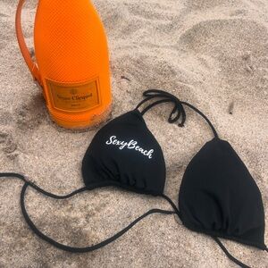 - NEW Sexy Beach black strong bikini top and thong sexy  bottom set  girls trip